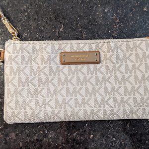 Michael Kors wristlet